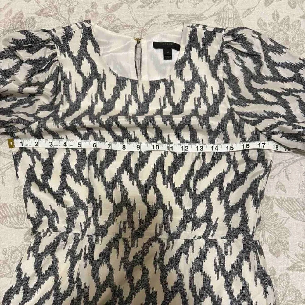 J. Crew dress in gray and cream 100% silk ikat print with cap sleeves size 4